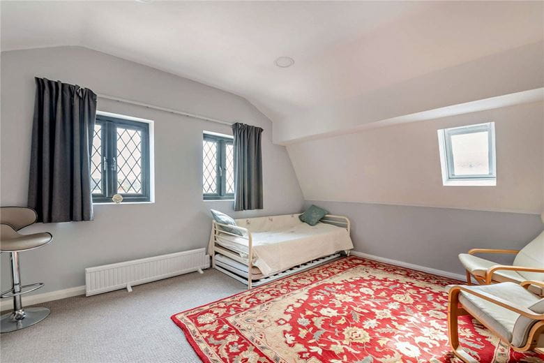 4 bedroom house, Oxford Road, Donnington RG14 - Available