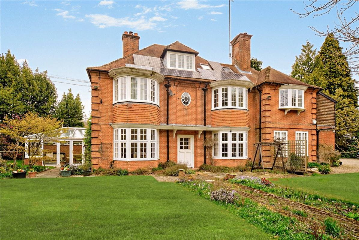 8 bedroom house, Yattendon Road, Hermitage RG18 - Available