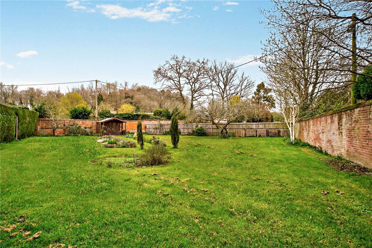 8 bedroom house, Yattendon Road, Hermitage RG18 - Available