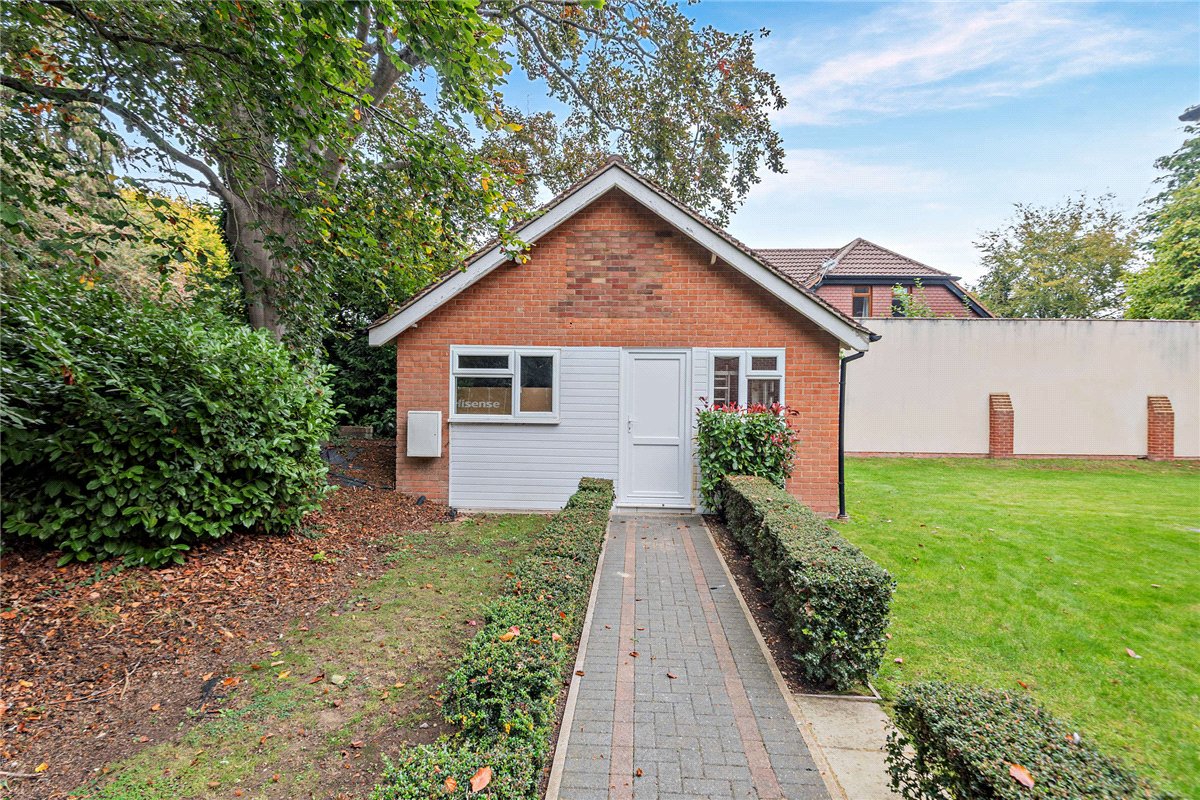 2 bedroom flat, The Dolmans, Shaw RG14 - Available