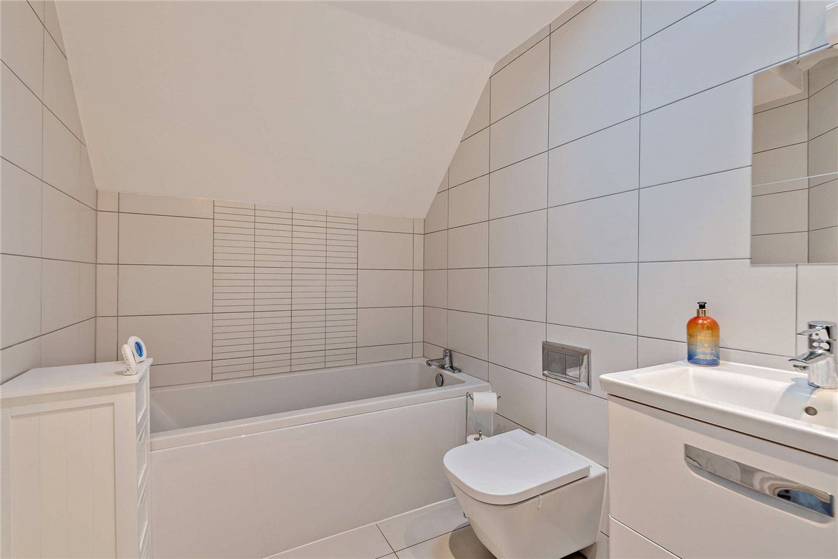 2 bedroom flat, The Dolmans, Shaw RG14 - Available