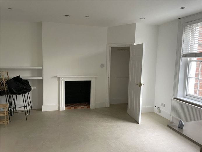 2 bedroom flat, Charnham Court, Hungerford RG17 - Available