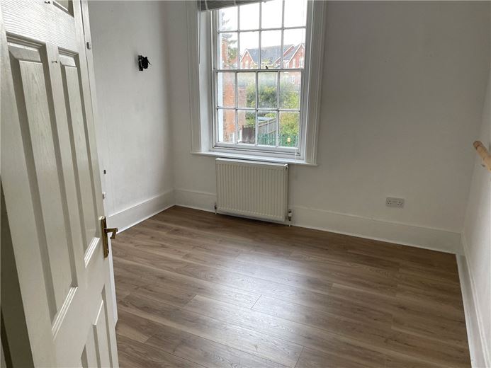 2 bedroom flat, Charnham Court, Hungerford RG17 - Available