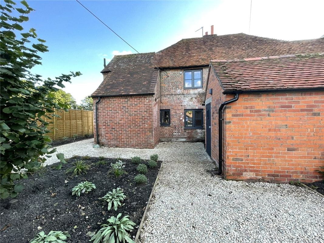 3 bedroom cottage, Enborne Street, Enborne RG14 - Sold STC