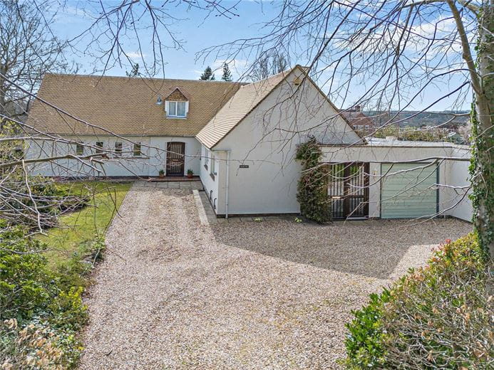 4 bedroom house, Garden Close Lane, Newbury RG14 - Available