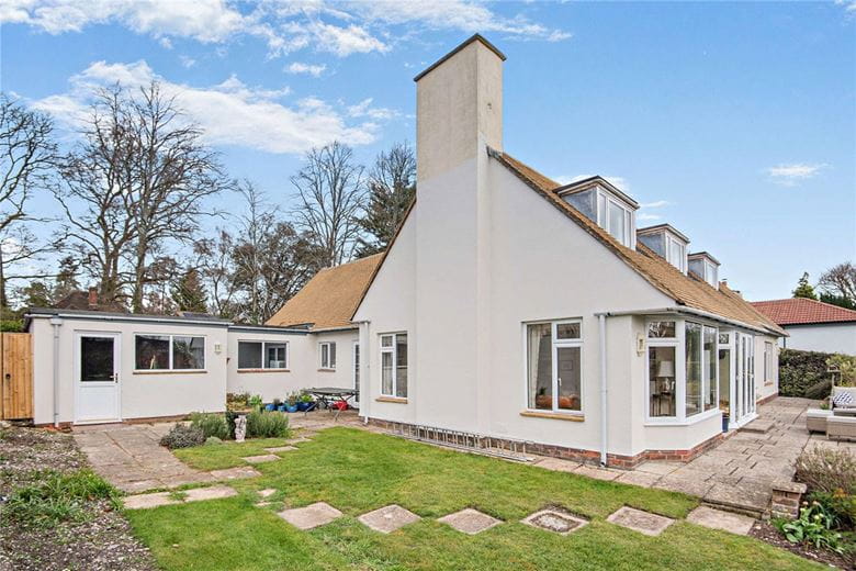 4 bedroom house, Garden Close Lane, Newbury RG14 - Available