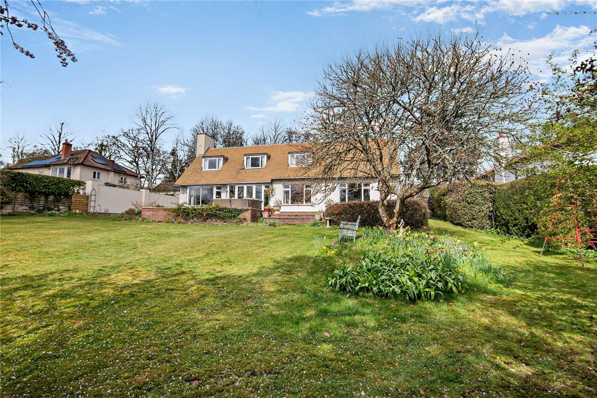 4 bedroom house, Garden Close Lane, Newbury RG14 - Available