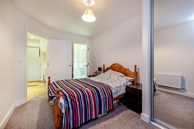 2 bedroom flat, West Street, Newbury RG14 - Available