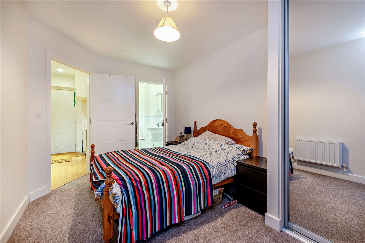 2 bedroom flat, West Street, Newbury RG14 - Available