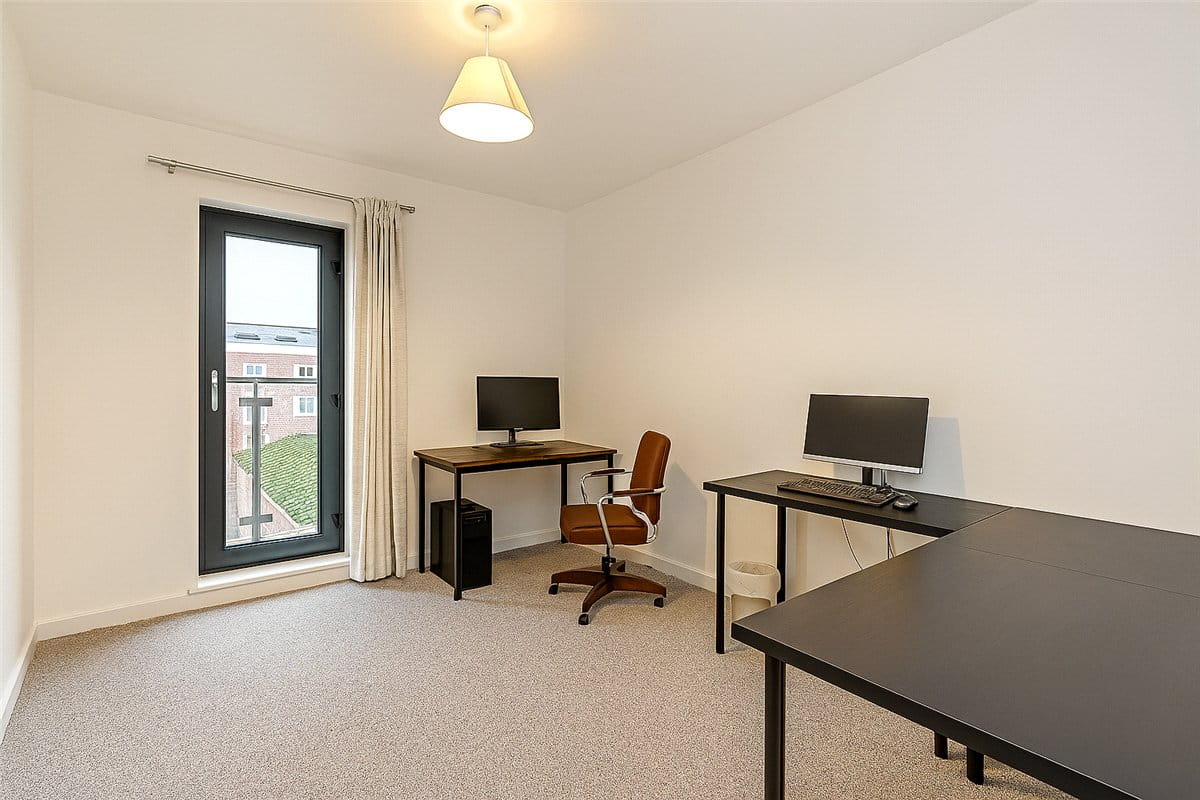 2 bedroom flat, West Street, Newbury RG14 - Available