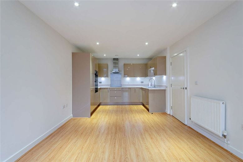 2 bedroom flat, West Street, Newbury RG14 - Available