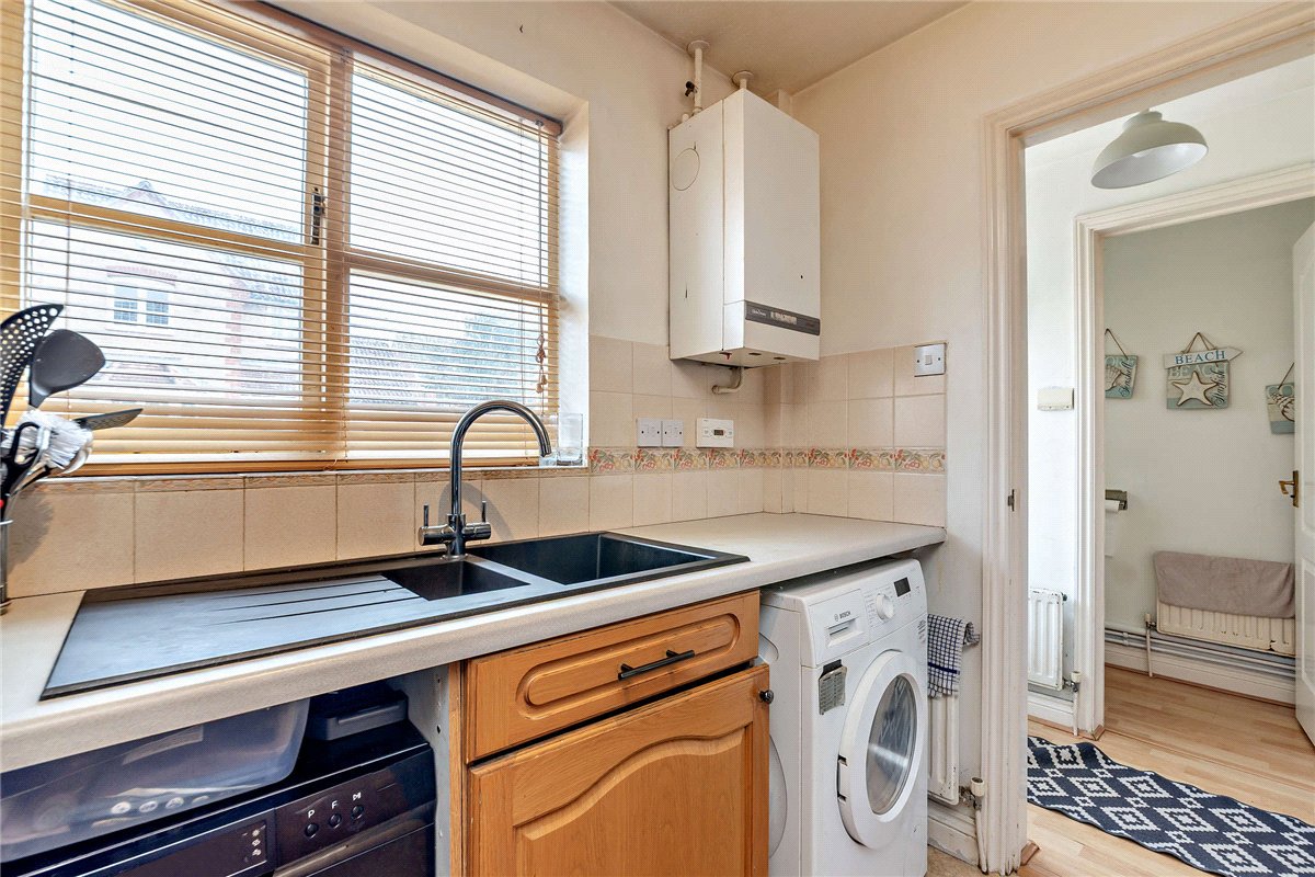 3 bedroom house, Meadowsweet Close, Thatcham RG18 - Available