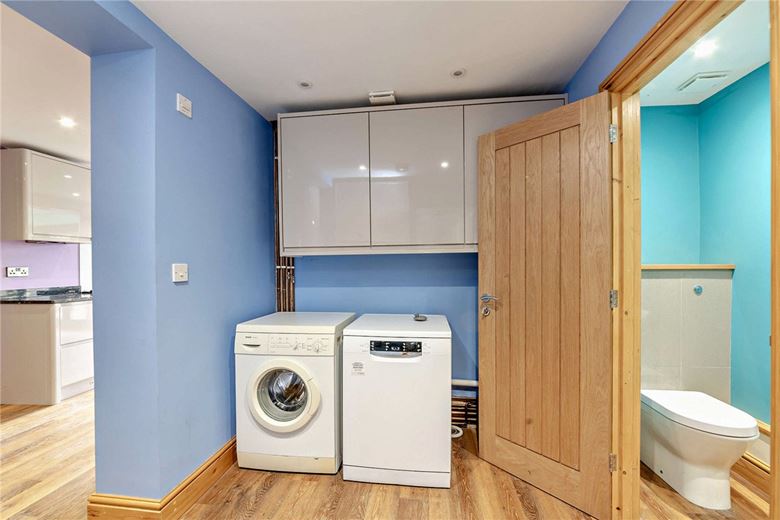 4 bedroom house, Sagecroft Road, Thatcham RG18 - Available