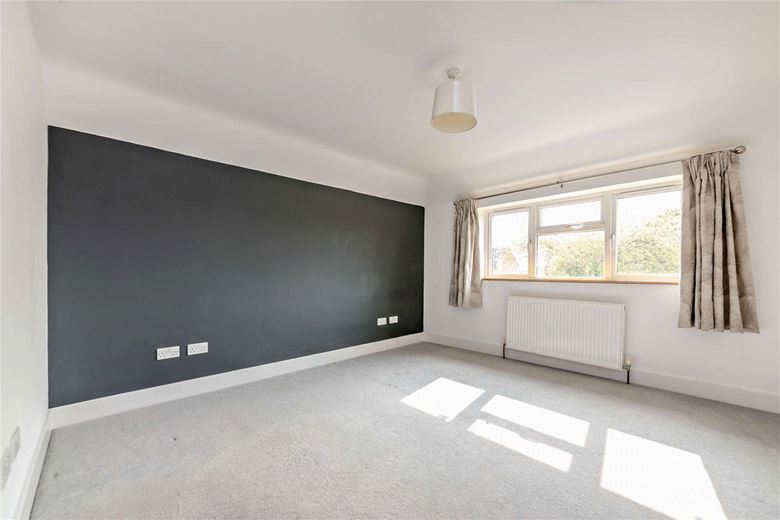 4 bedroom house, Sagecroft Road, Thatcham RG18 - Available