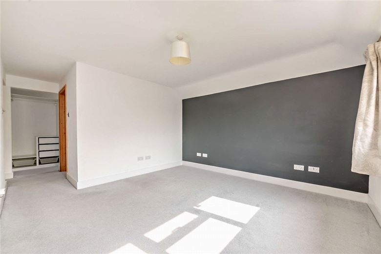 4 bedroom house, Sagecroft Road, Thatcham RG18 - Available