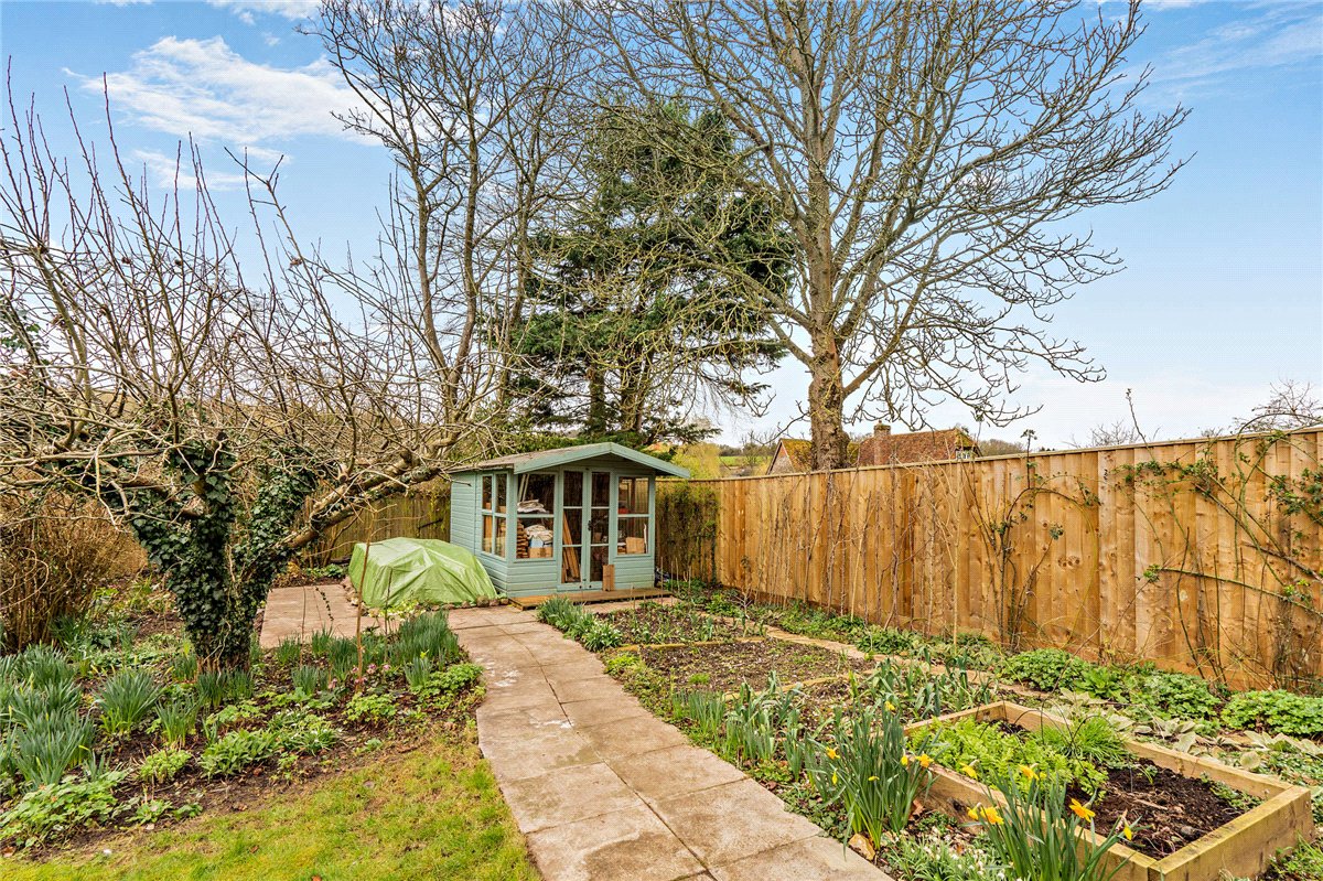 3 bedroom bungalow, Downs Close, Eastbury RG17 - Available