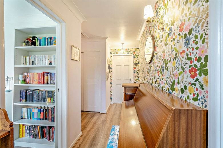 3 bedroom bungalow, Downs Close, Eastbury RG17 - Available