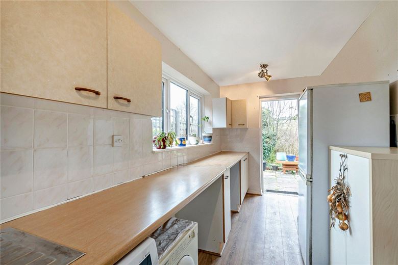 3 bedroom bungalow, Downs Close, Eastbury RG17 - Available