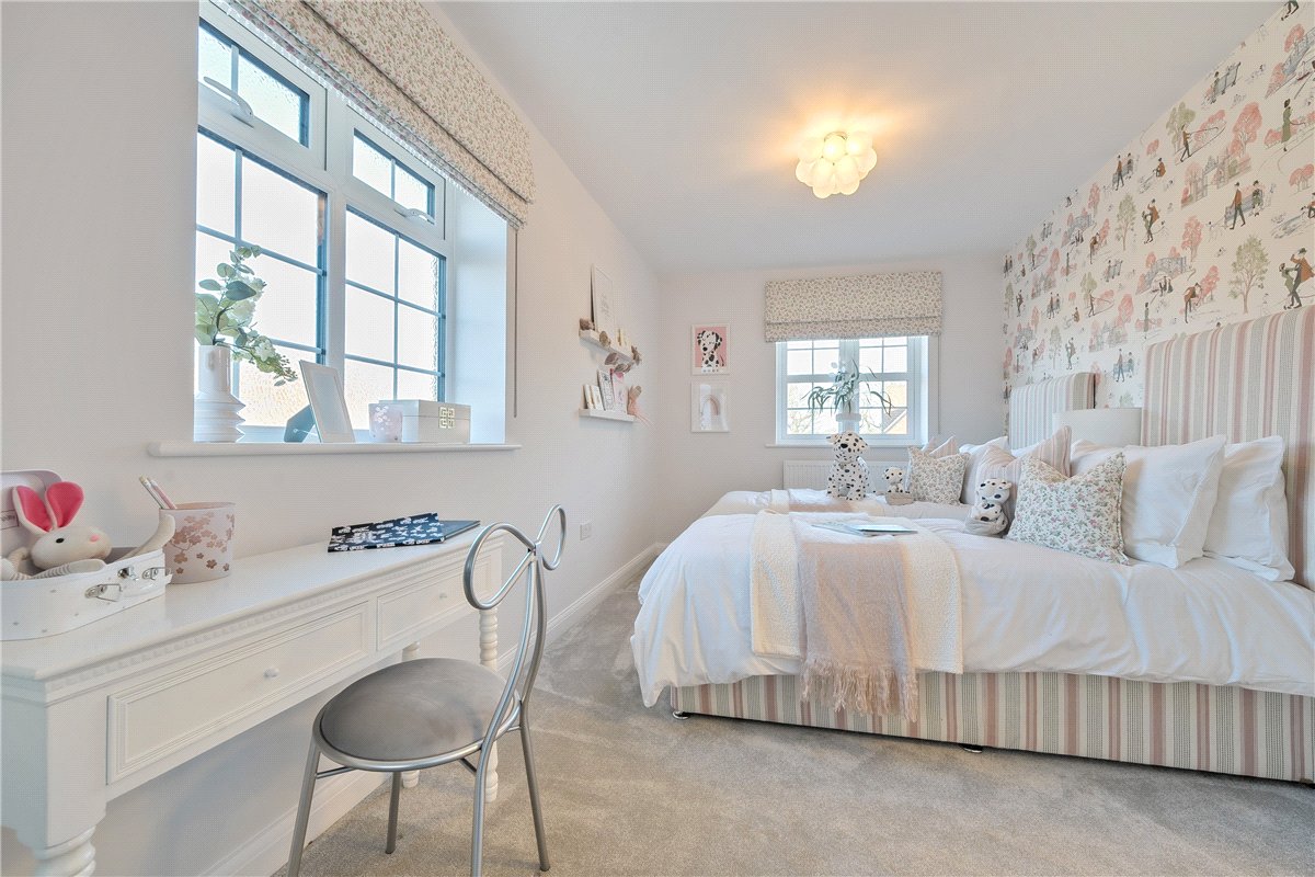 4 bedroom house, Princess Gardens, Bishops Green RG20 - Available