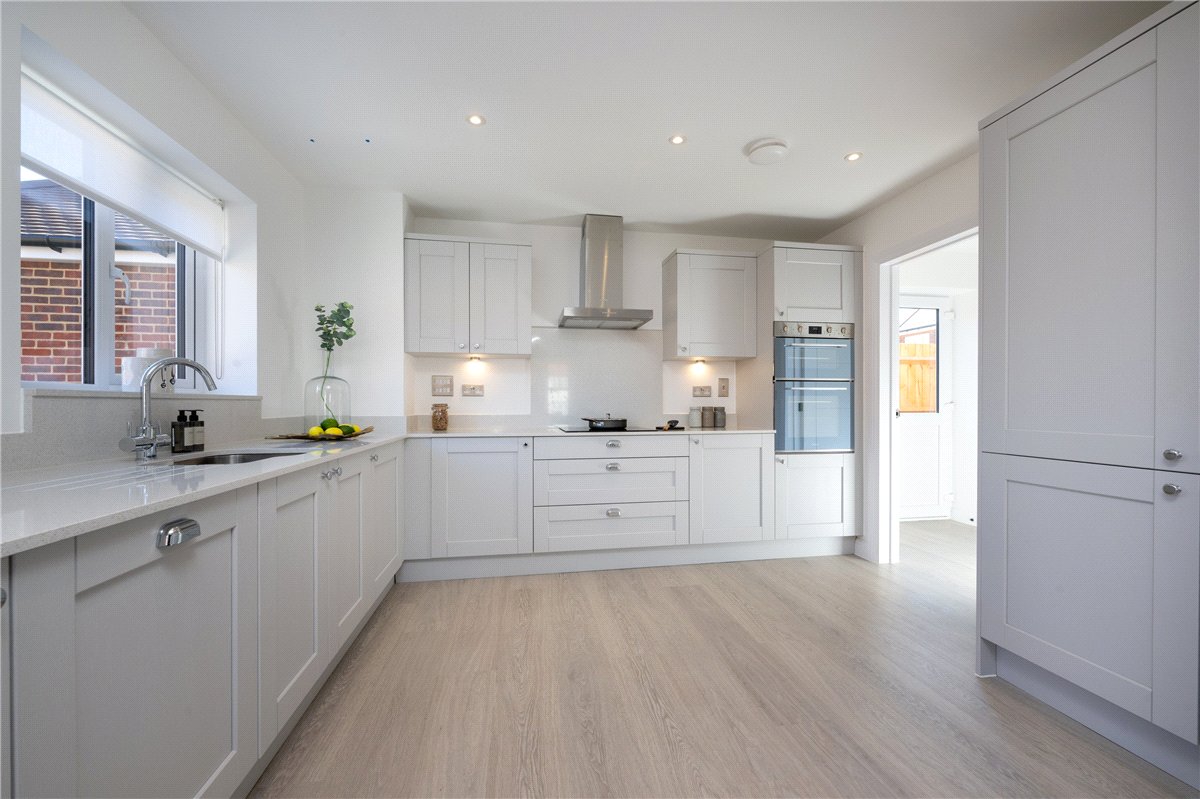 4 bedroom house, Princess Gardens, Bishops Green RG20 - Available