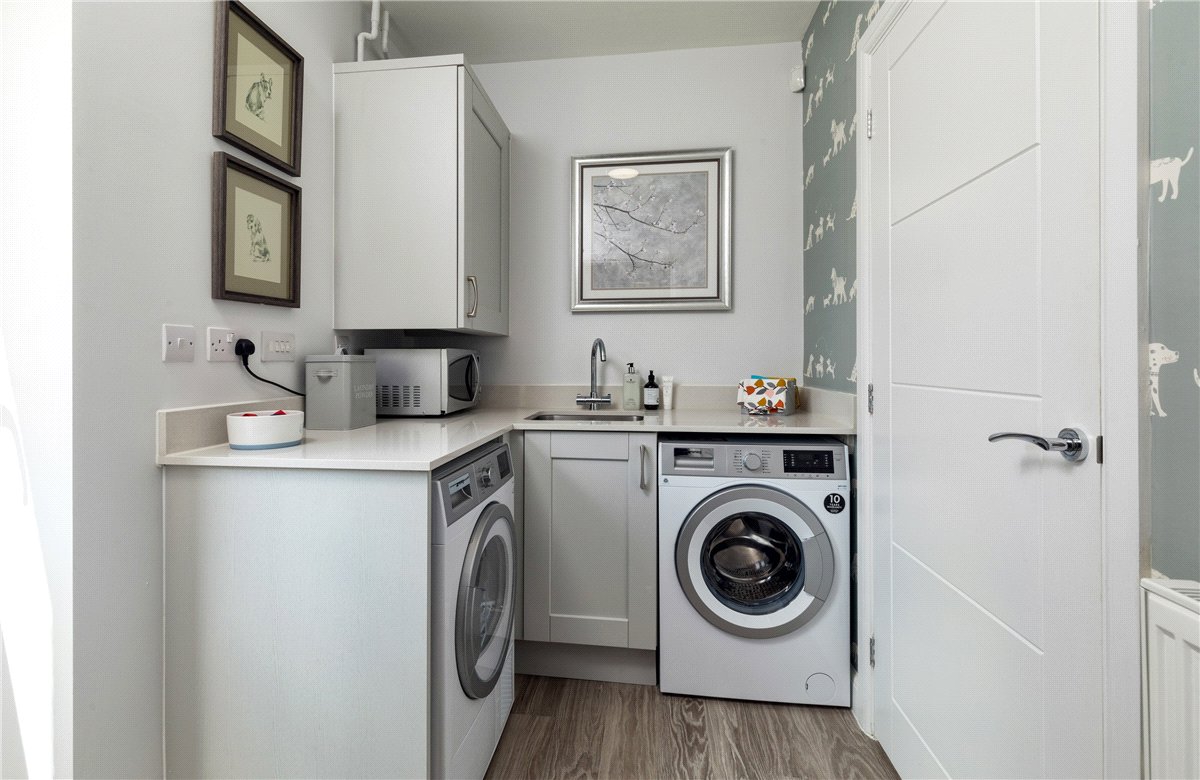 3 bedroom house, Princess Gardens, Bishops Green RG20 - Available