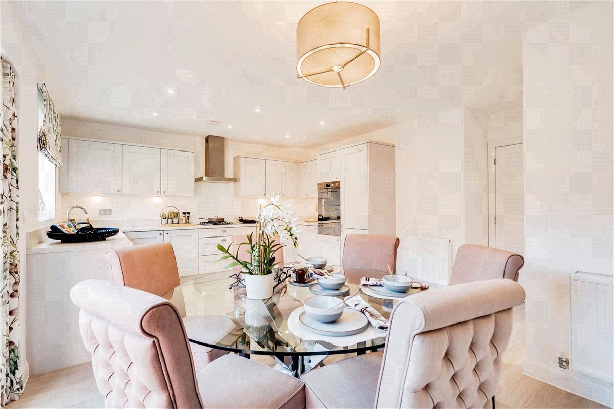 4 bedroom house, Princess Gardens, Bishops Green RG20 - Available