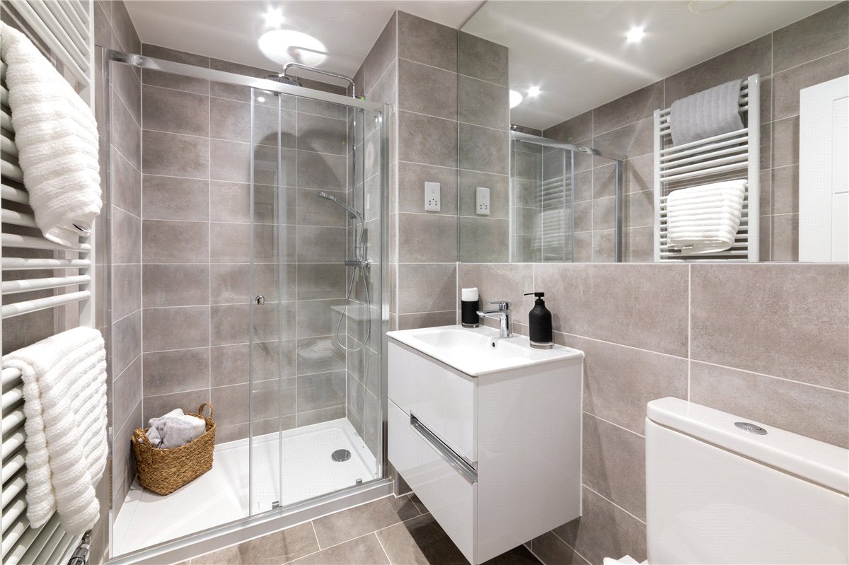 5 bedroom house, Princess Gardens, Bishops Green RG20 - Available