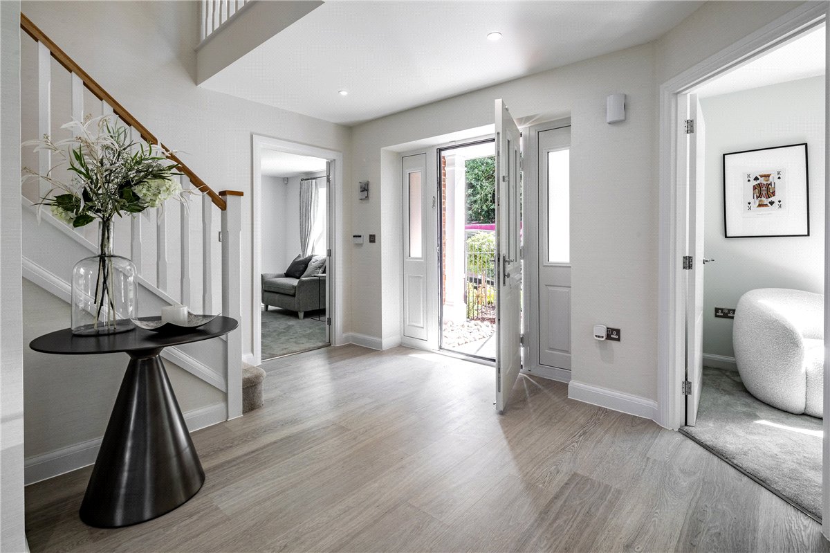 5 bedroom house, Princess Gardens, Bishops Green RG20 - Available