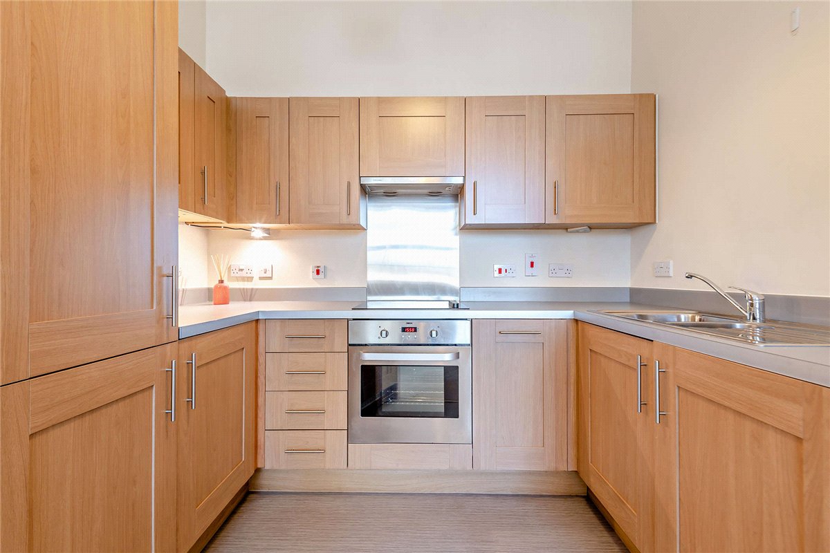 1 bedroom flat, Ireland Drive, Newbury RG14 - Available