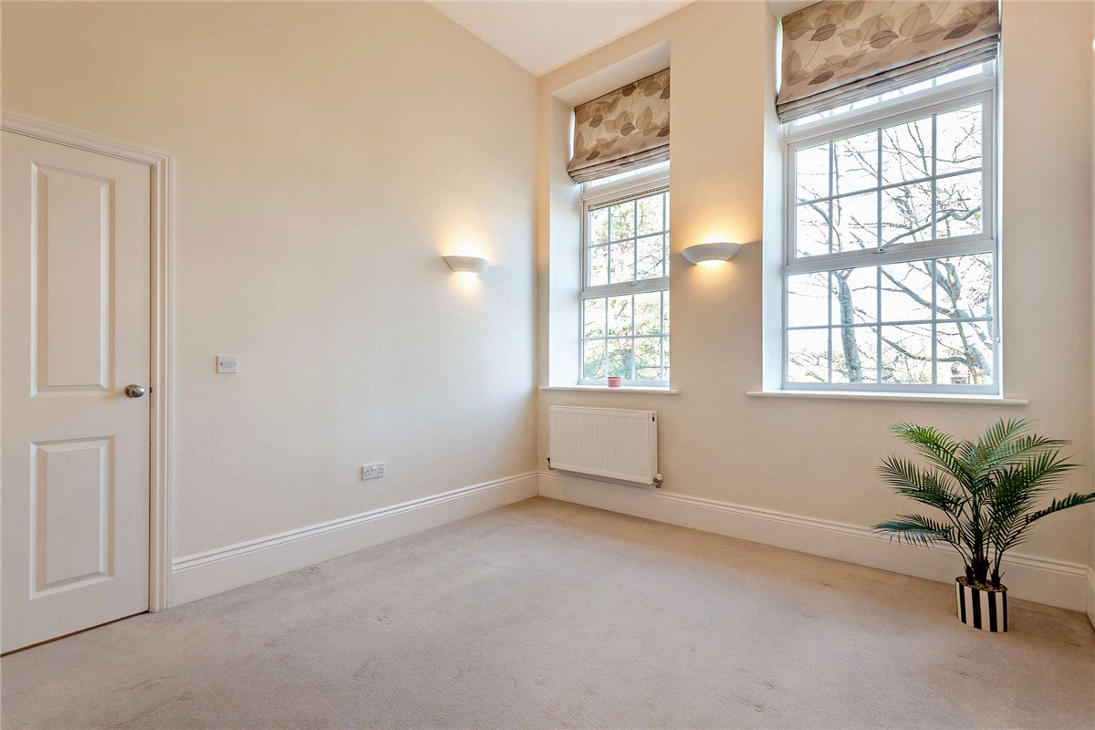 1 bedroom flat, Ireland Drive, Newbury RG14 - Available
