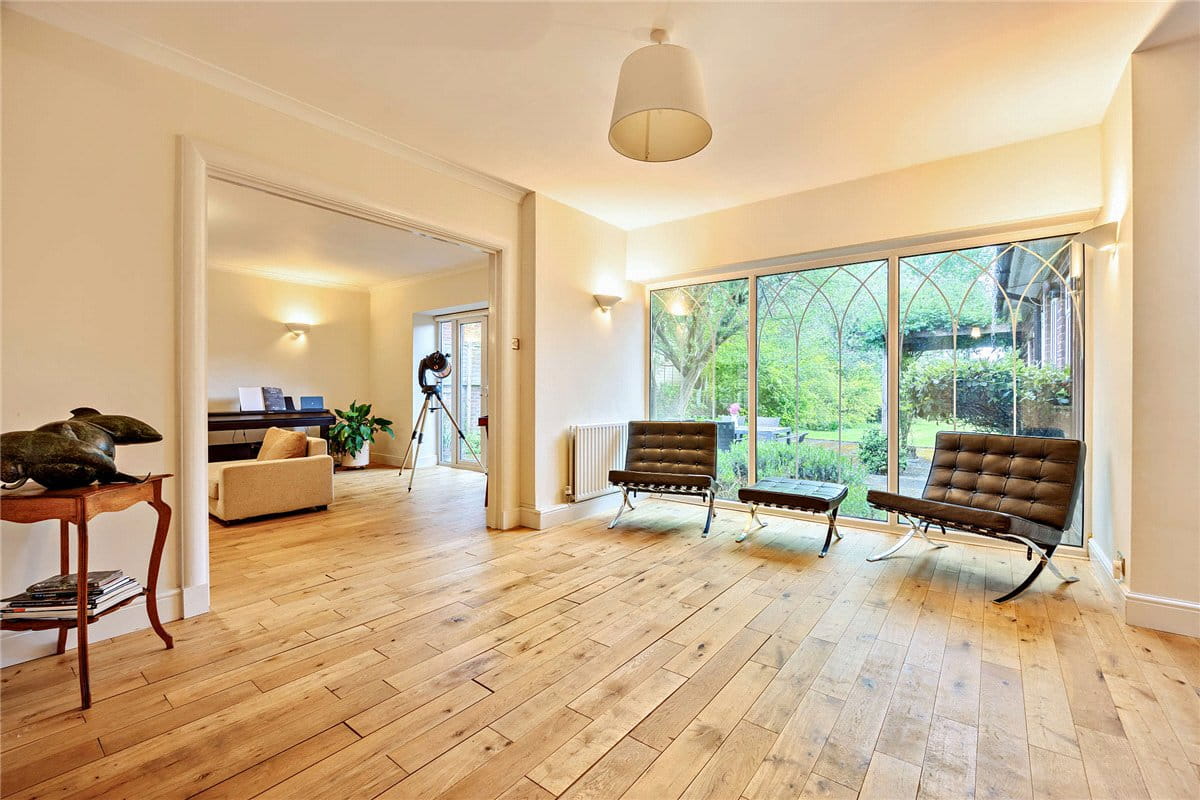 5 bedroom house, Andover Road, Newbury RG14 - Available