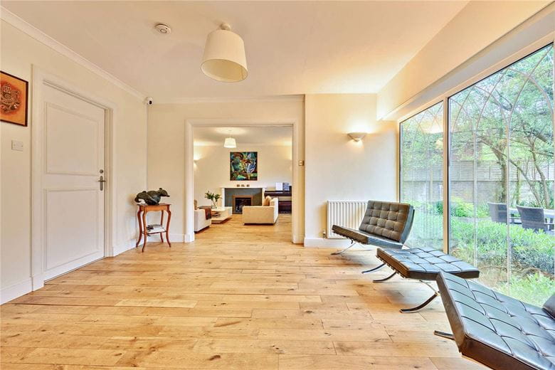 5 bedroom house, Andover Road, Newbury RG14 - Available