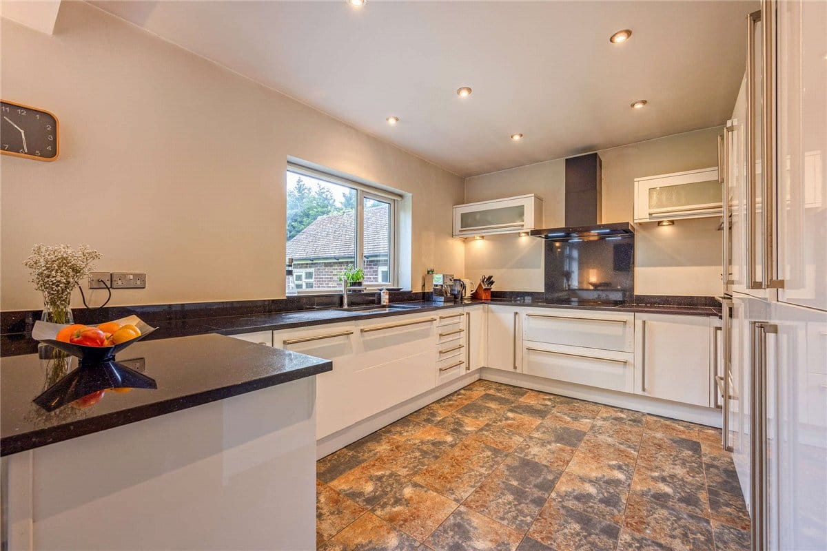 5 bedroom house, Andover Road, Newbury RG14 - Available