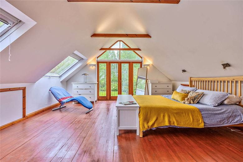 5 bedroom house, Andover Road, Newbury RG14 - Available