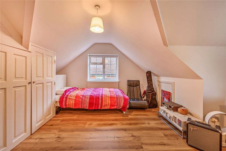 5 bedroom house, Andover Road, Newbury RG14 - Available