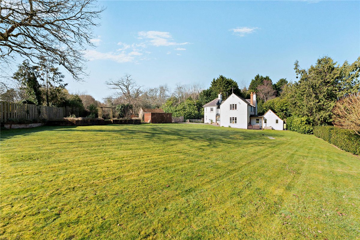 5 bedroom house, Burys Bank Road, Crookham Common RG19 - Available