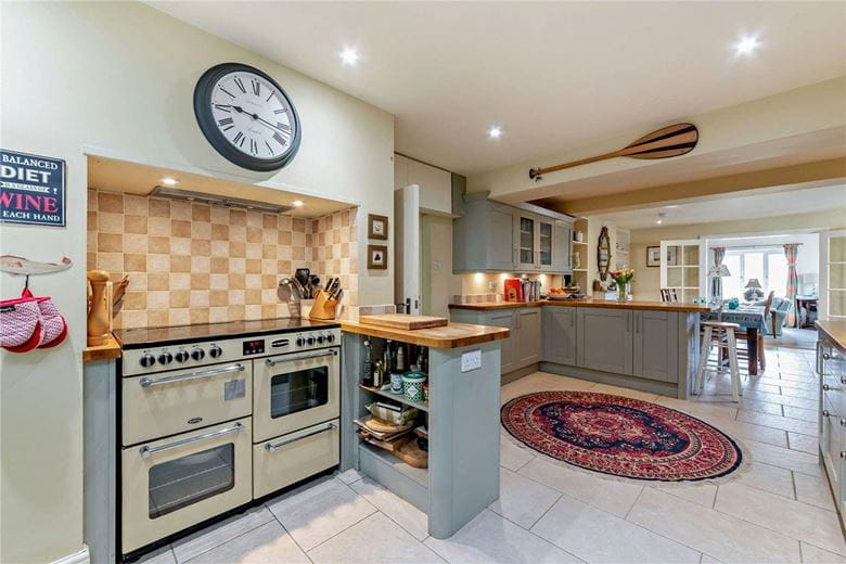 5 bedroom house, Burys Bank Road, Crookham Common RG19 - Available