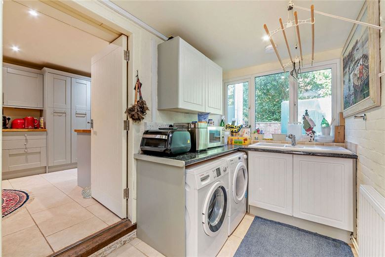 5 bedroom house, Burys Bank Road, Crookham Common RG19 - Available