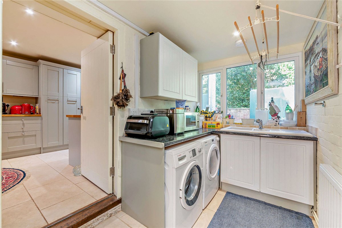 5 bedroom house, Burys Bank Road, Crookham Common RG19 - Available