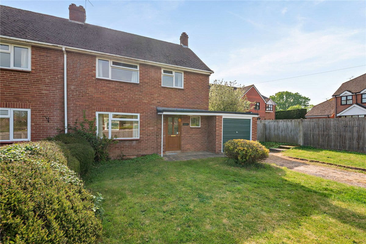 3 bedroom house, Gore End Road, Ball Hill RG20 - Available