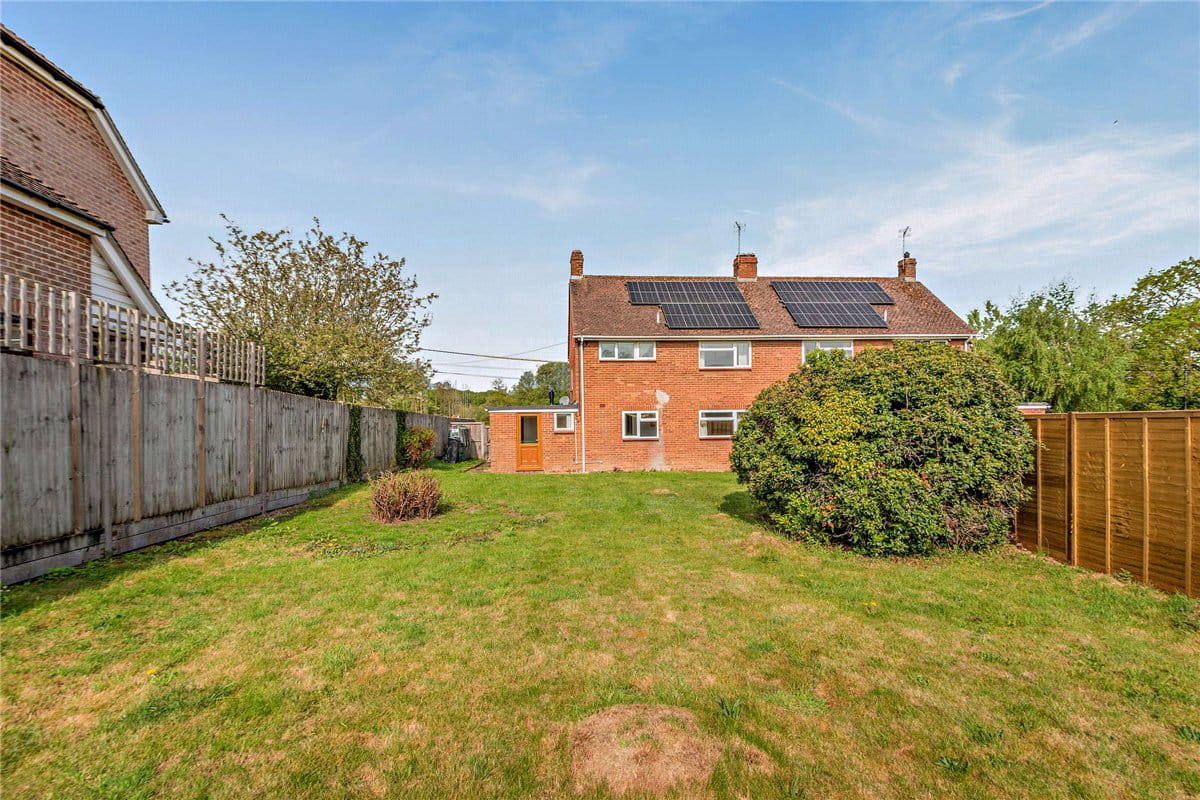 3 bedroom house, Gore End Road, Ball Hill RG20 - Available