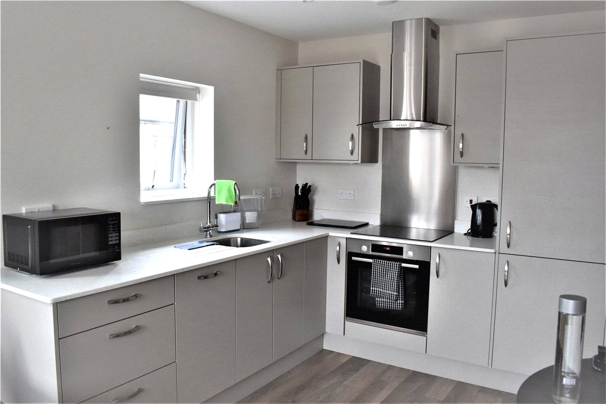 1 bedroom flat, Steel Close, Newtown Road RG14 - Available