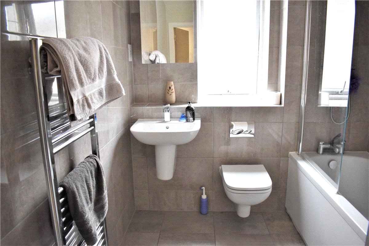 1 bedroom flat, Steel Close, Newtown Road RG14 - Available