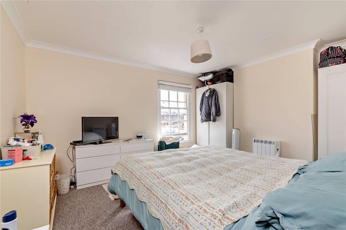 2 bedroom house, Madeira Place, Newbury RG14 - Available