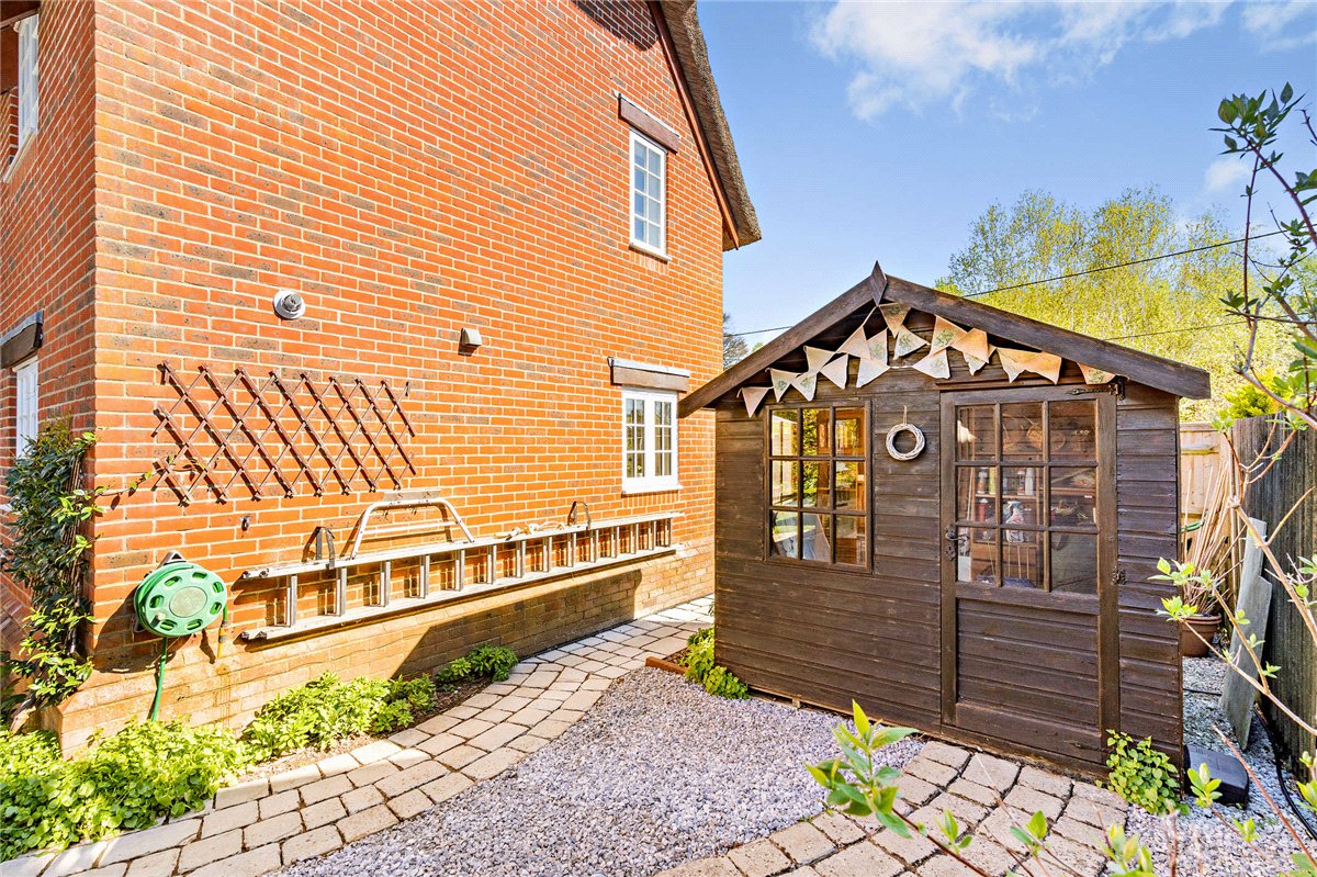 3 bedroom house, Palmers Yard, Ecchinswell RG20 - Available