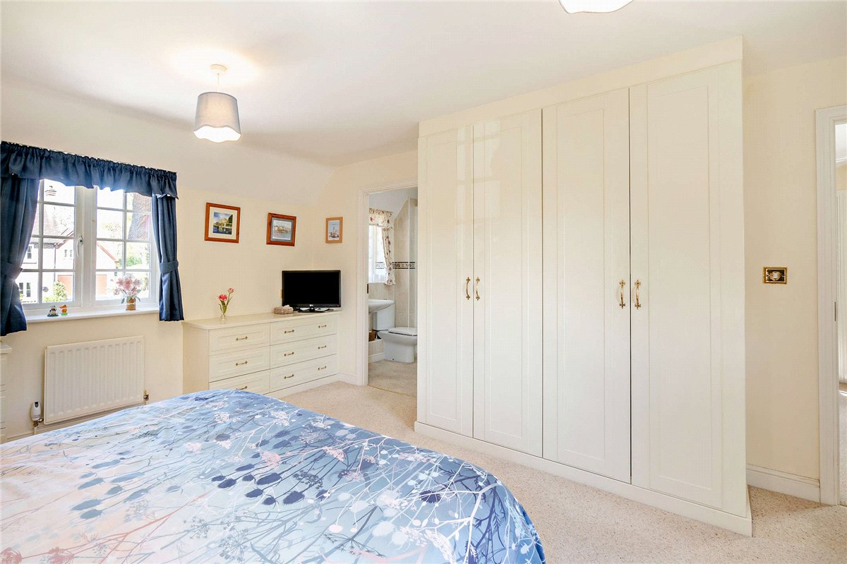 3 bedroom house, Palmers Yard, Ecchinswell RG20 - Available