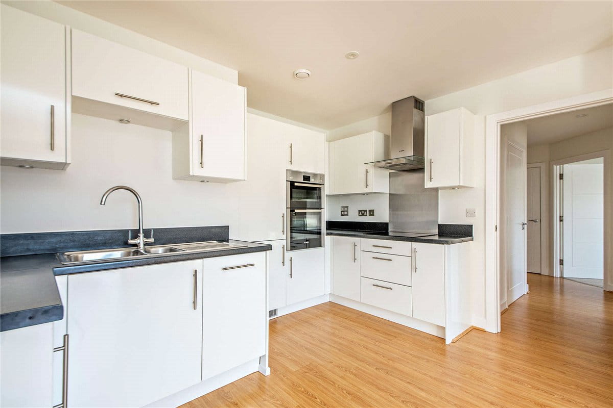 2 bedroom flat, West Street, Newbury RG14 - Available