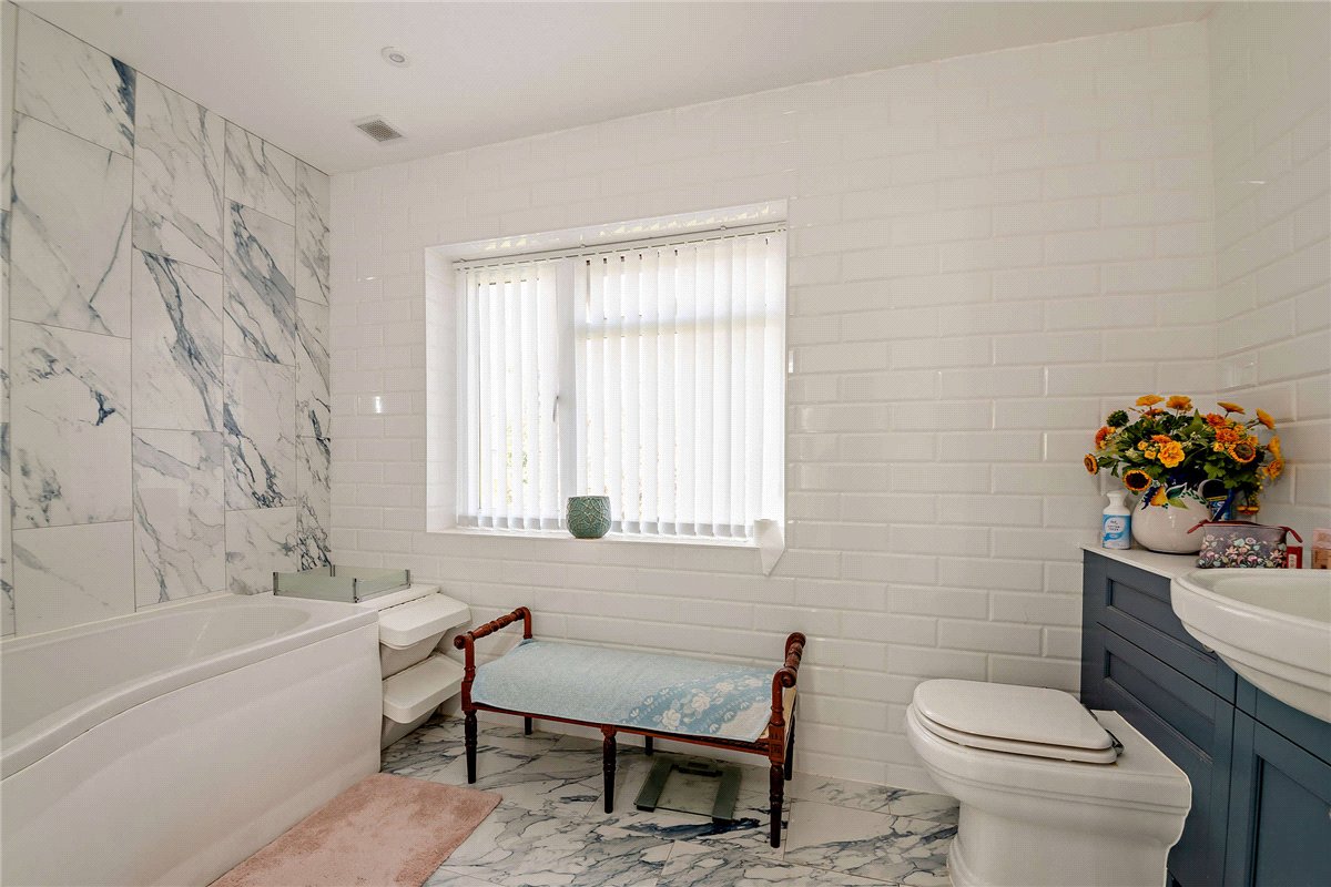 4 bedroom house, George Street, Kingsclere RG20 - Available