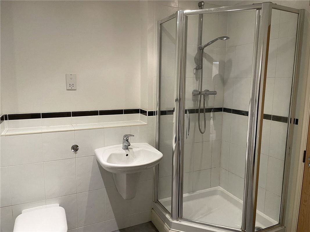 2 bedroom flat, Newtown Road, Newbury RG14 - Available