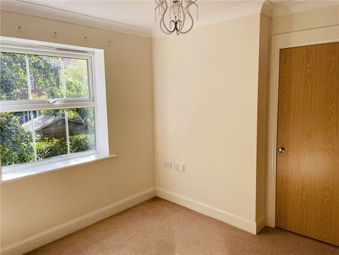 2 bedroom flat, Newtown Road, Newbury RG14 - Available
